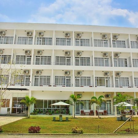 Kdu Hotel Boralesgamuwa Exterior foto