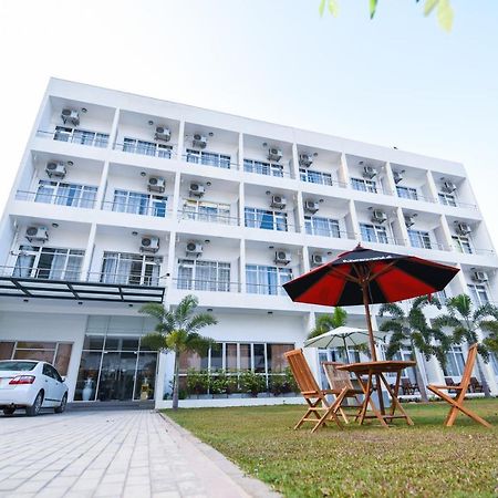 Kdu Hotel Boralesgamuwa Exterior foto