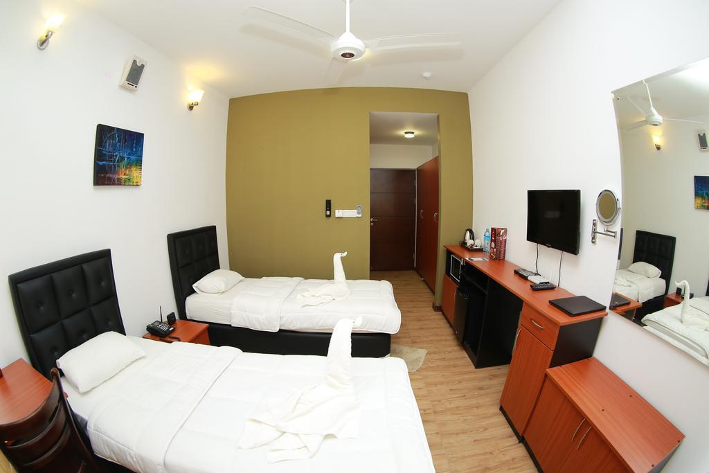 Kdu Hotel Boralesgamuwa Exterior foto