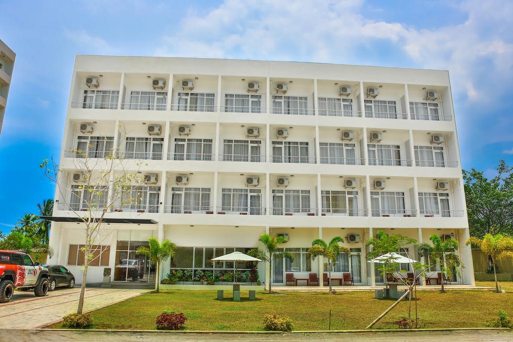 Kdu Hotel Boralesgamuwa Exterior foto